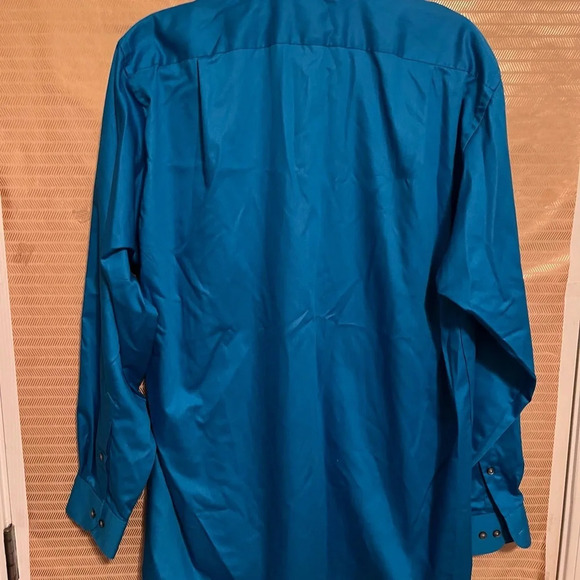 VAN HEUSEN~LUX SATEEN~BLUE SHIRT~17 - Picture 5 of 8